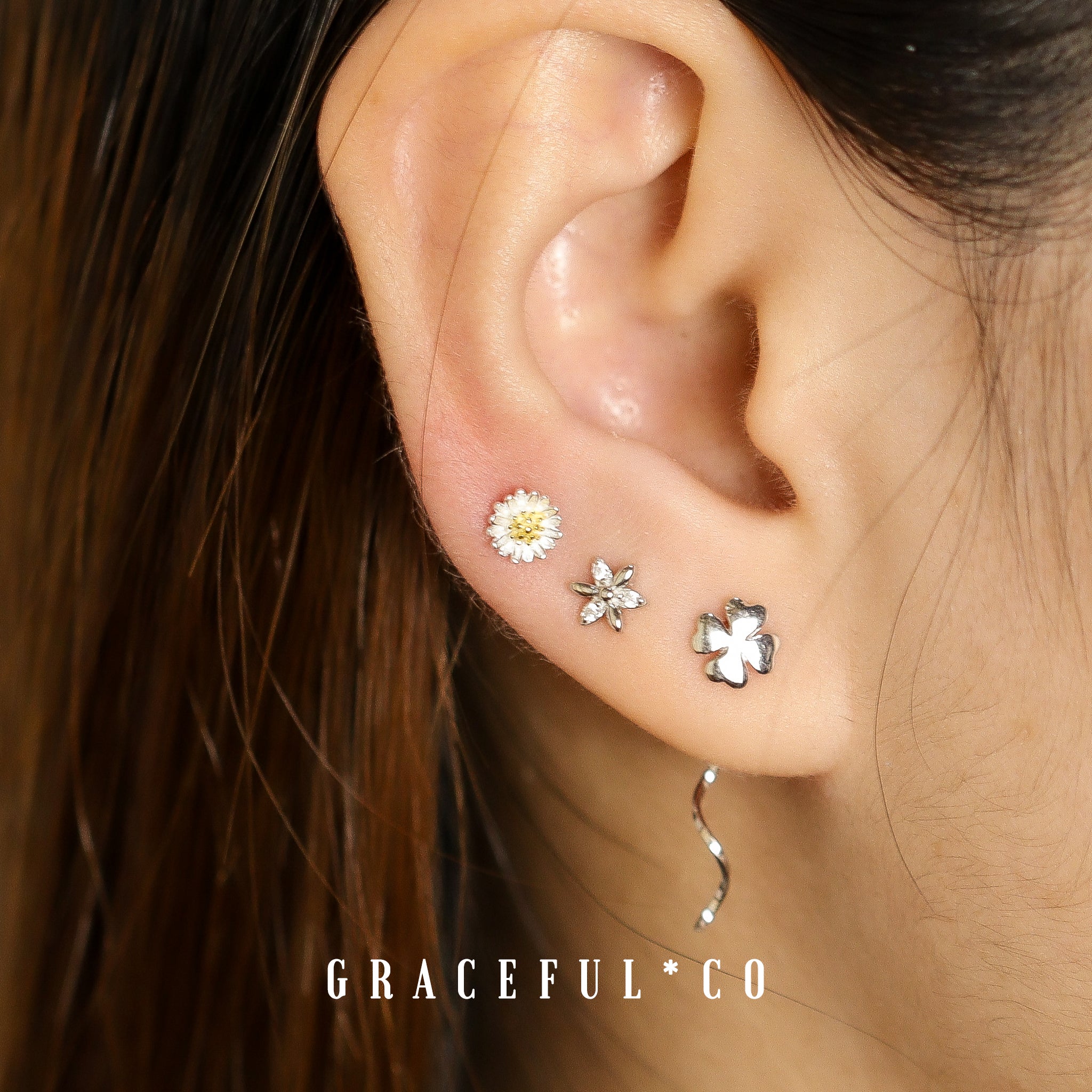 Dainty Daisy Stud Earrings - Gracefulandco