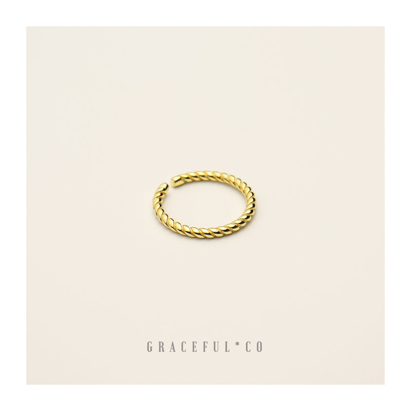 Minimalist Twisted Ring - Gracefulandco